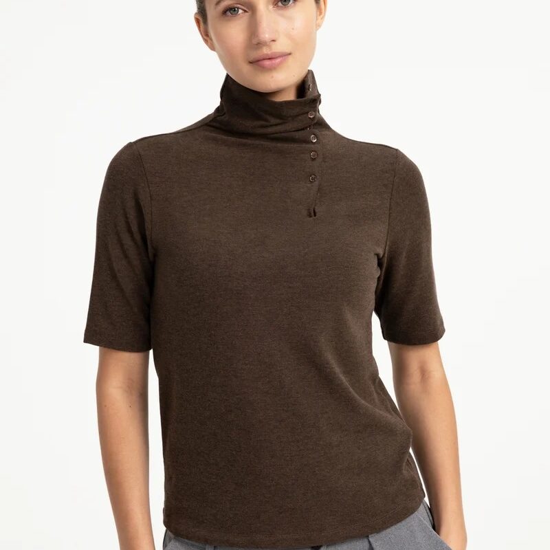 OI26 709423 TOP Suave con botones
